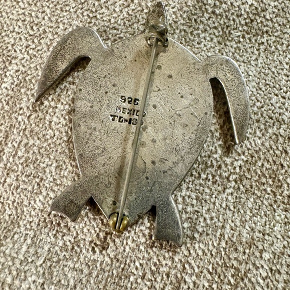 Turtle Pin - Picture 3 of 4